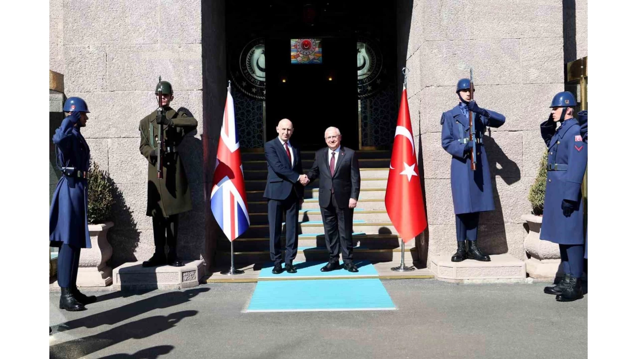 Milli Savunma Bakanı Güler, İngiliz mevkidaşıyla bir araya geldi