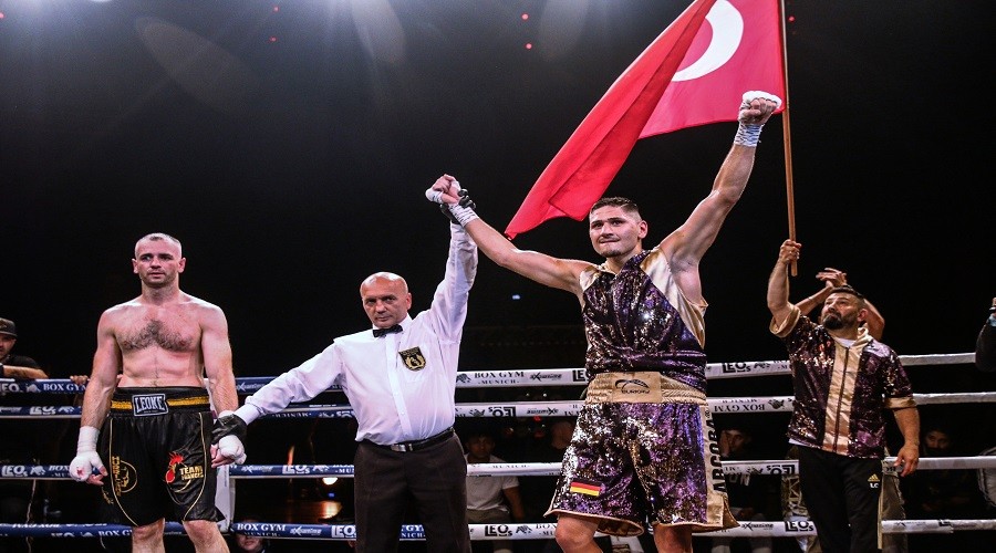 M�nih�te T�rk boks�rlerden �ifte zafer     