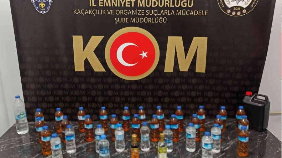 Müşterisine kendi yaptığı sahte alkolü satarken suçüstü yakalandı
