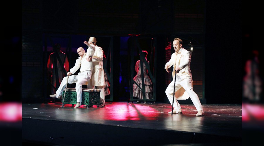 Mutlu bir d�nya tiyatro g�n� 