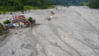 Nepal'in Çin sınırına yakın Rasuwa bölgesi ve çevresinde meydana gelen selde hayatını kaybedenlerin sayısının 1204'e yükseldiği bildirildi