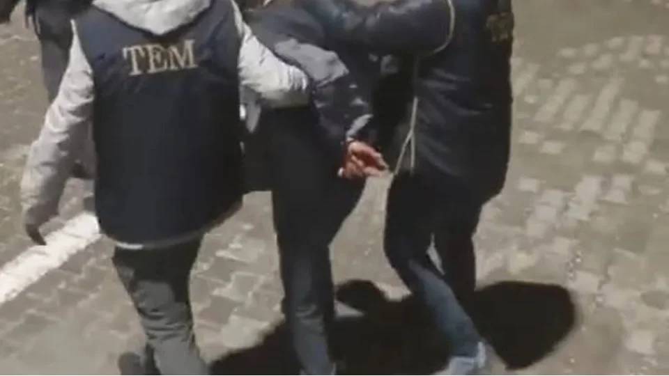 Nevruz etkinli�inde ter�r �rg�t� pankart� a�t�lar: 6 g�zalt�