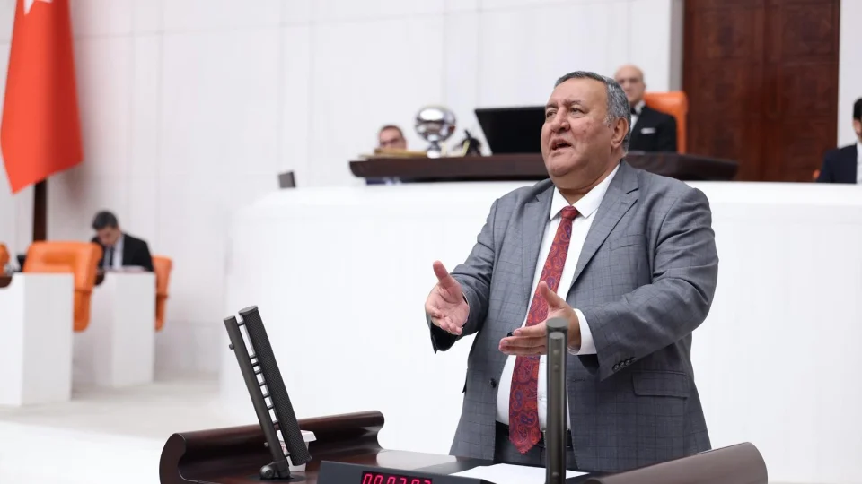 Ni�de Milletvekili G�rer, �Ya�l� n�fusun 2002 y�l�nda 45.159'u kredi borcuyla ya�arken 2025'te 2 milyon 911 bin 714 ya�l� bor�la ya�amak zorunda b�rak�lm��t�r" dedi