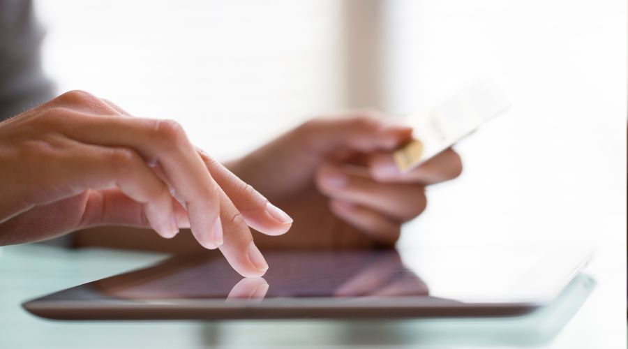    Normalle�me de e-ticaretin h�z�n� kesemedi