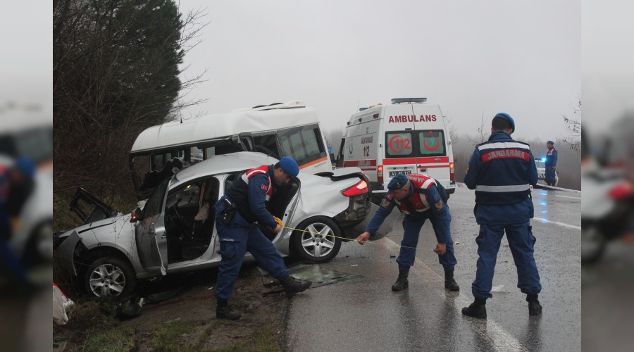 Öğrenci servisi kaza yaptı: 1 ölü, 9 yaralı   