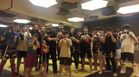 Öğrenciler boş zamanlarını muaythai ile değerlendiriyor