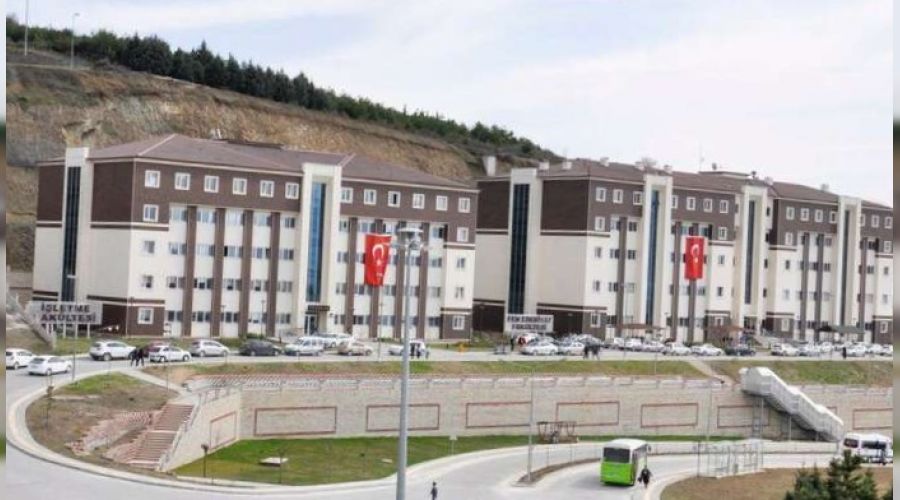 ��retim �yesi evinde �l� bulundu