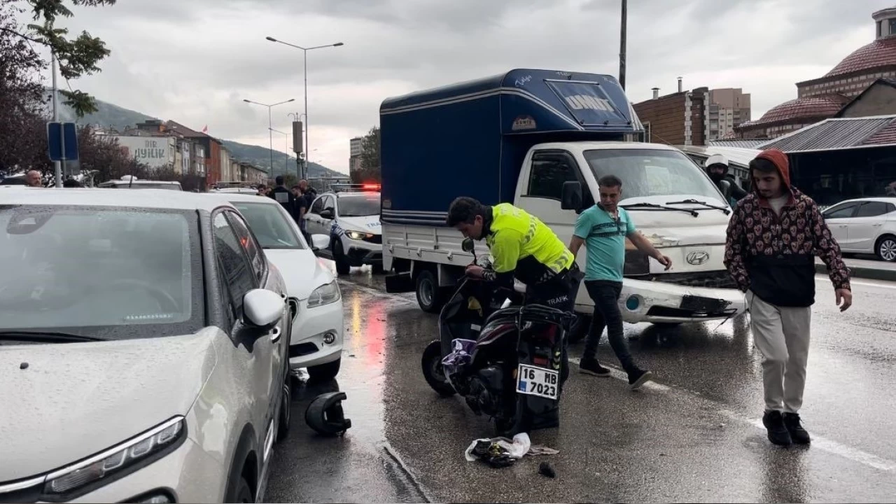 �nce 4 araca, sonra kuryeye �arpt�