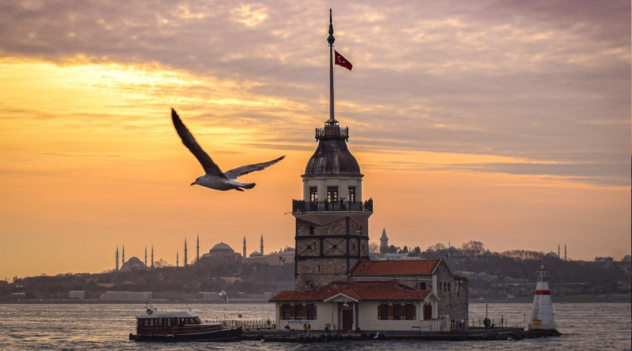 ��nce �stanbul�u ke�fe ��k�n�