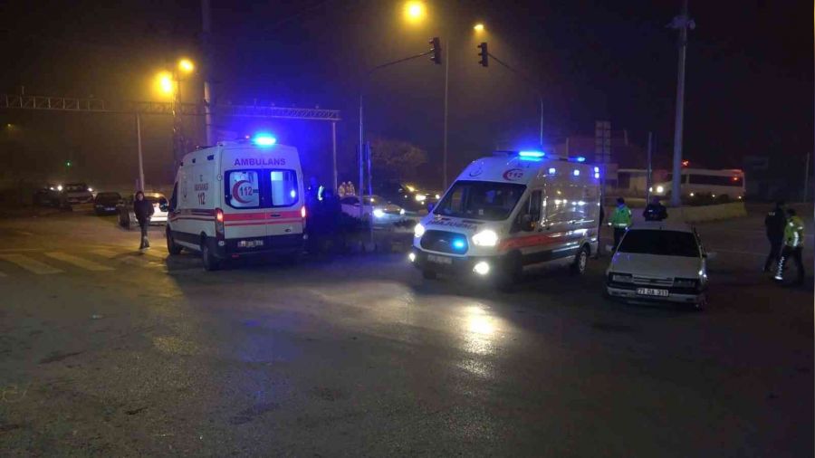 Otomobil ile pikap �arp��t�: 4 yaral�