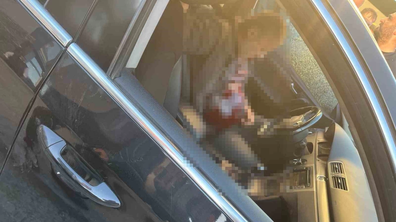 Otomobilinin i�erisinde kirac�s� taraf�ndan �ld�r�ld�