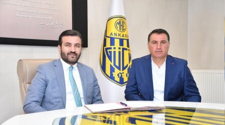 "Oyunculara güvenerek görevi kabul ettim"