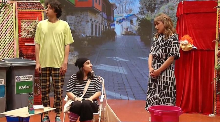 �zel tiyatrolar online perde a��yor