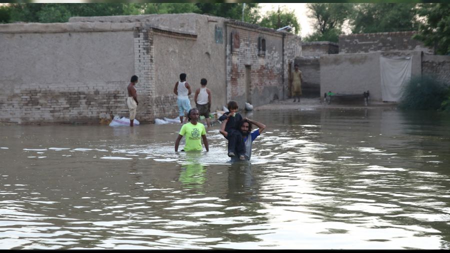 Pakistan'n te biri sular altnda!