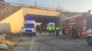 Pamukkale'de işçi servisi devrildi
