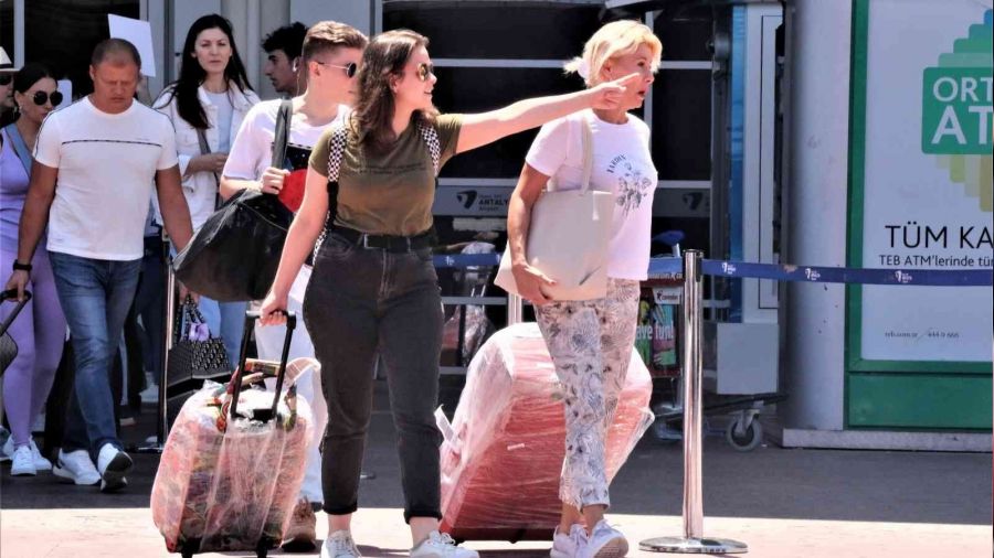 Paralarının alım gücü yüksek... Antalya'ya dakikada 2 Alman turist geliyor