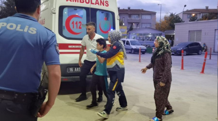 Parkta salıncağın zincirine takılan çocuğun parmağı koptu