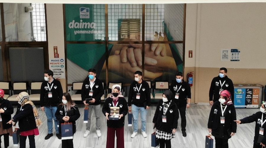 Pendik'te her eve hijyen seti dağıtımı başladı