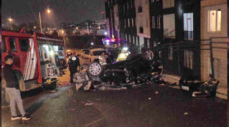 Pendik'te otomobil 50 metreden utu