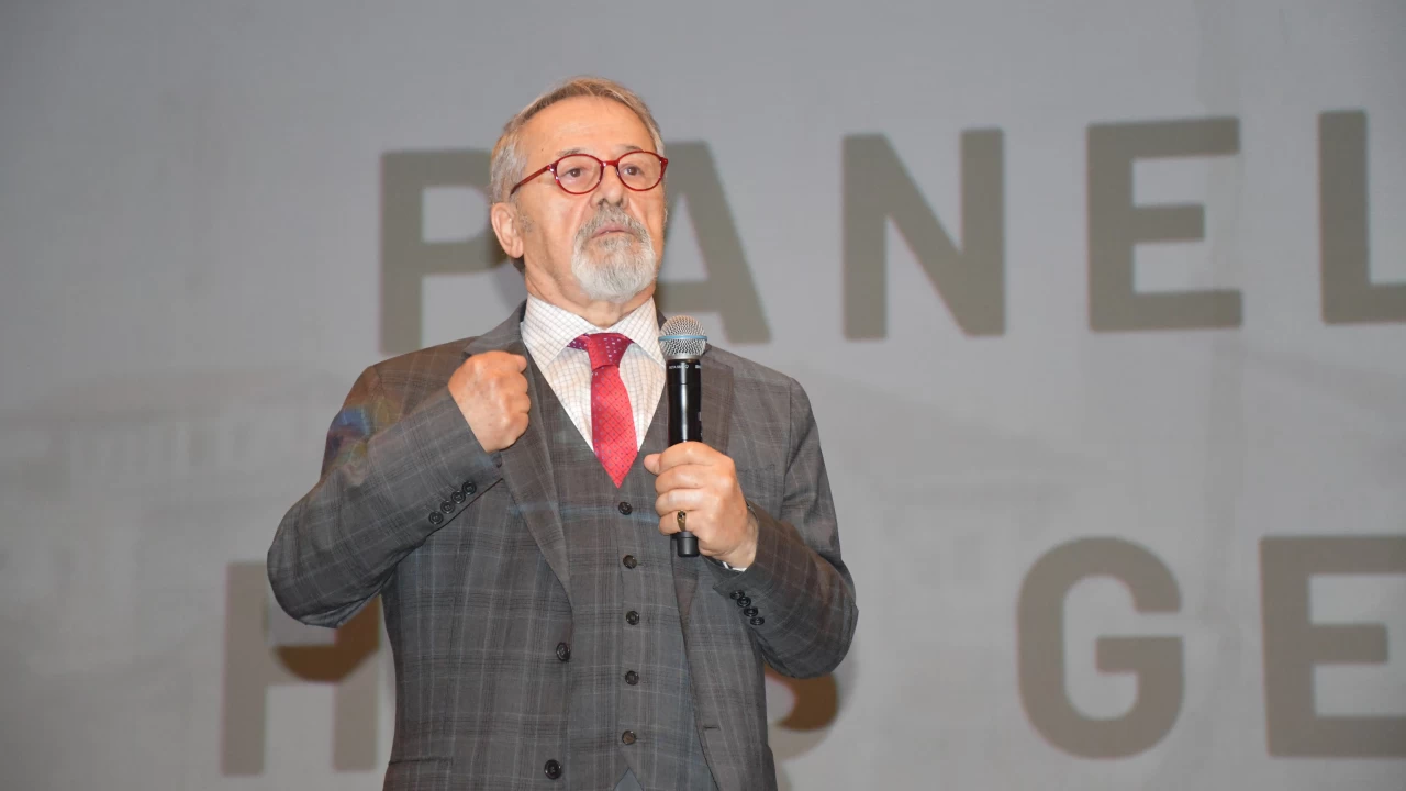 Prof. Dr. Naci Görür,  Kocaeli'de deprem ve sanayi  panelinde konuştu