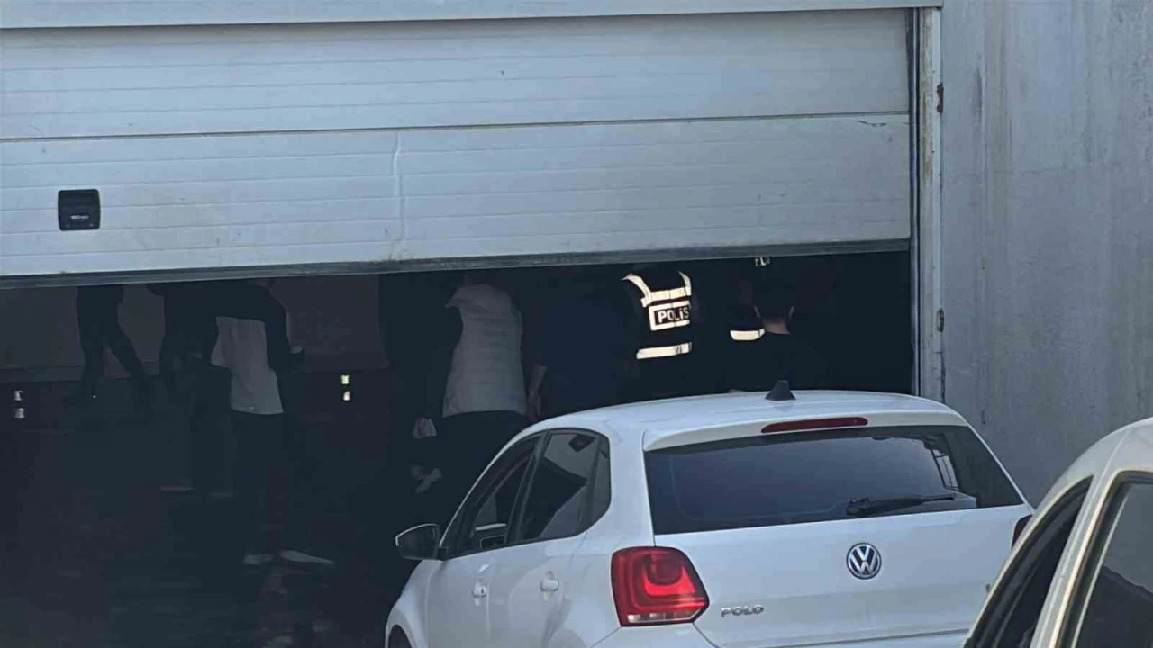 Rasim Ozan K�tahyal�, ifadesi al�nmak �zere Bolu Adliyesi'nde