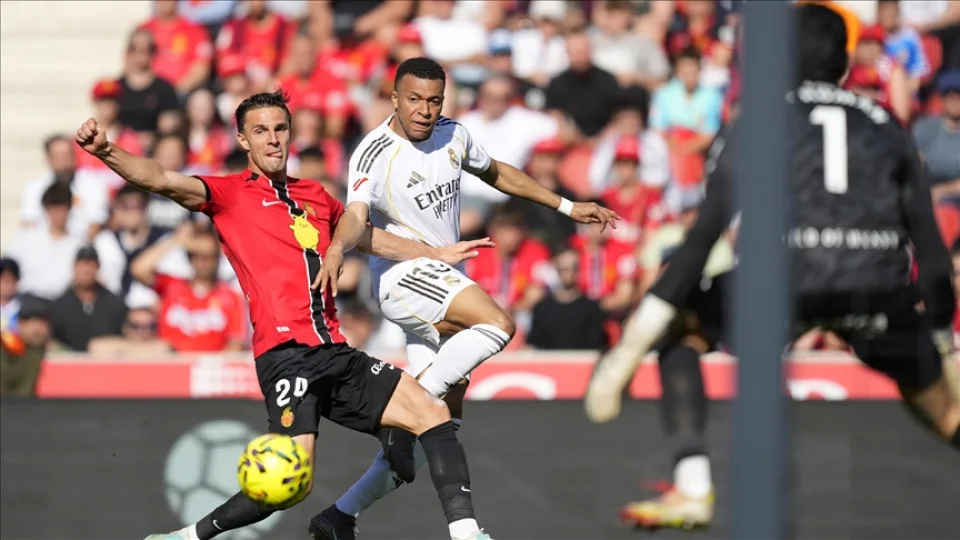 Real Madrid'in �ampiyonluk umutlar� t�kendi