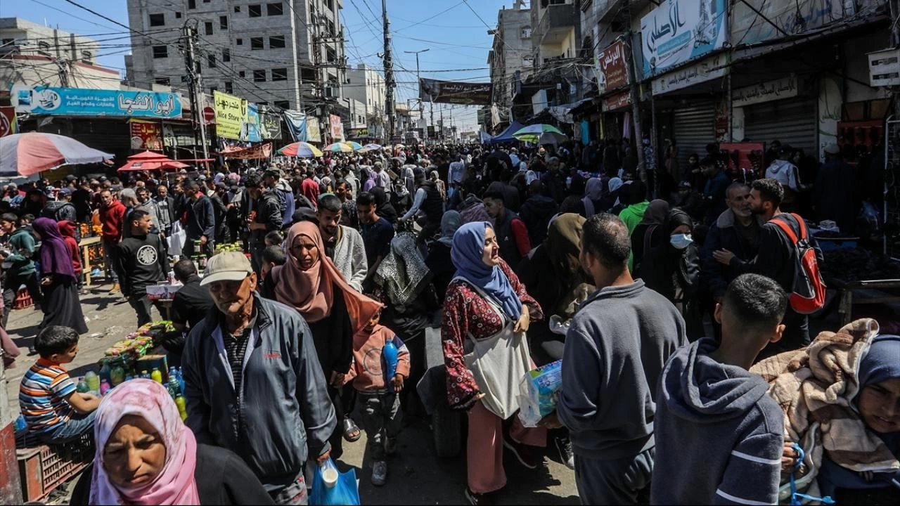 Refah'ın doğusundaki Filistinliler göç etmeye başladı