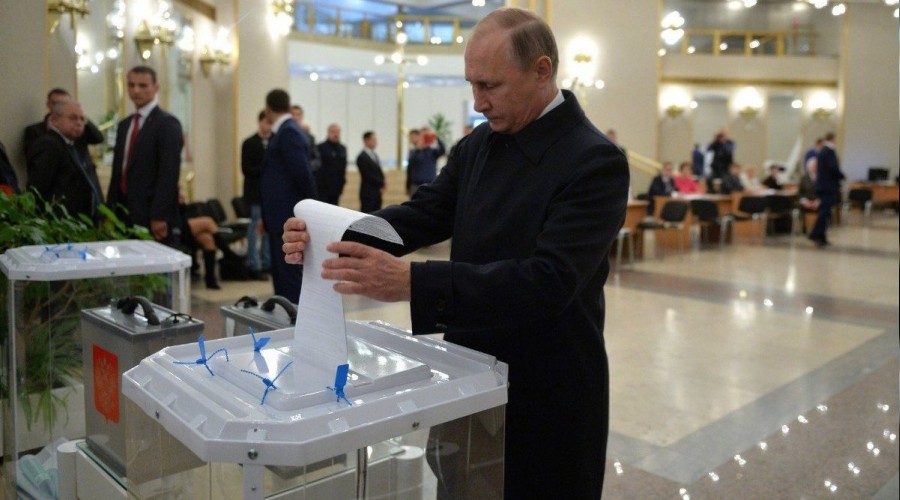 Rusya referandum i�in sand�k ba��nda