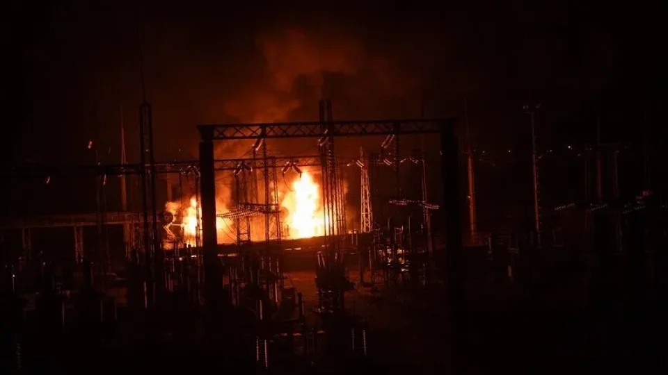 Rusya Savunma Bakanlığı, Ukrayna'nın başkenti Kiev ile Kiev ve Harkiv bölgelerinde enerji ve iletişim altyapısına yönelik yoğun saldırı düzenlediklerini bildirdi
