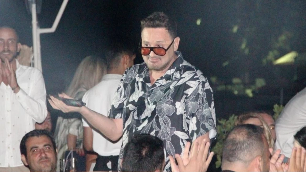 Sahnede fenala�an �nl� �ark�c� Metin Arolat hayat�n� kaybetti