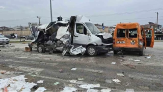 Samsun'da t�r, ��renci servisi dahil 7 araca �arpt�: 18 yaral�