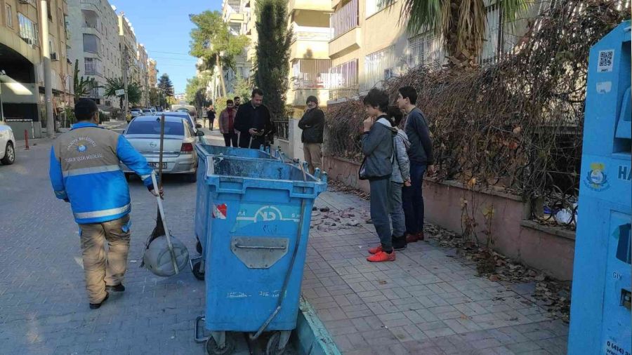 Şanlıurfa'da çöpten eşek ayakları ve derisi çıktı
