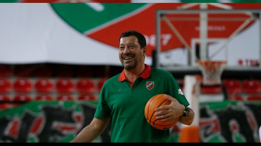 Sarıca 3 yıl daha Karşıyaka'da