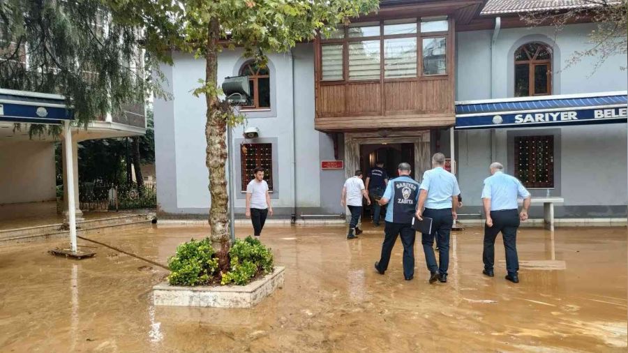 Sarıyer'de yoğun yağıştan dolayı camiyi su bastı