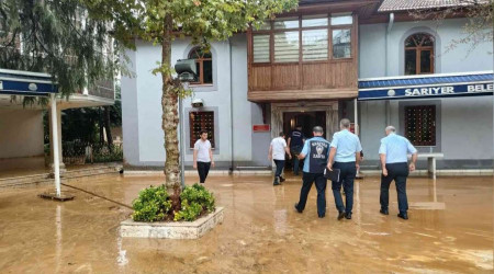 Sarıyer'de yoğun yağıştan dolayı camiyi su bastı