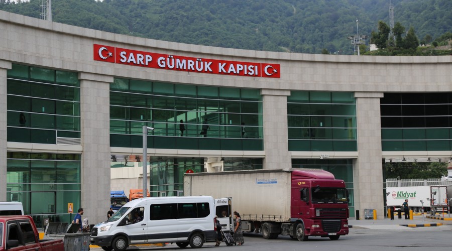 Sarp Sınır Kapısı’ndan 6,8 milyon yolcu geçiş yaptı