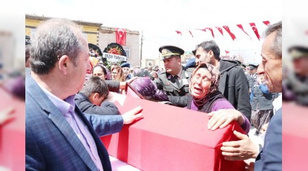 Şehit asker son yolculuğuna uğurlandı