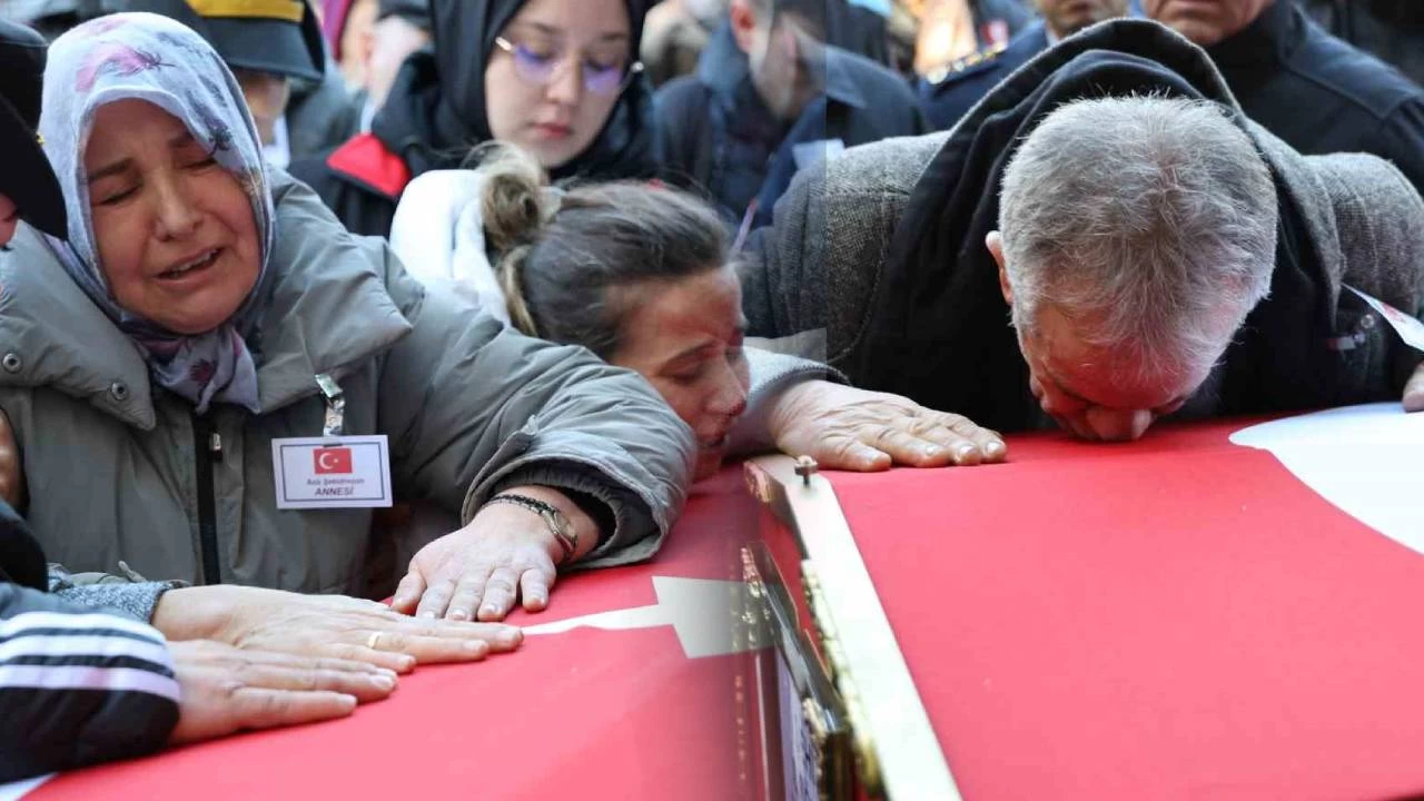 Şehit Er Muhammed Tunahan Evcin'in cenazesinde gözyaşları sel oldu