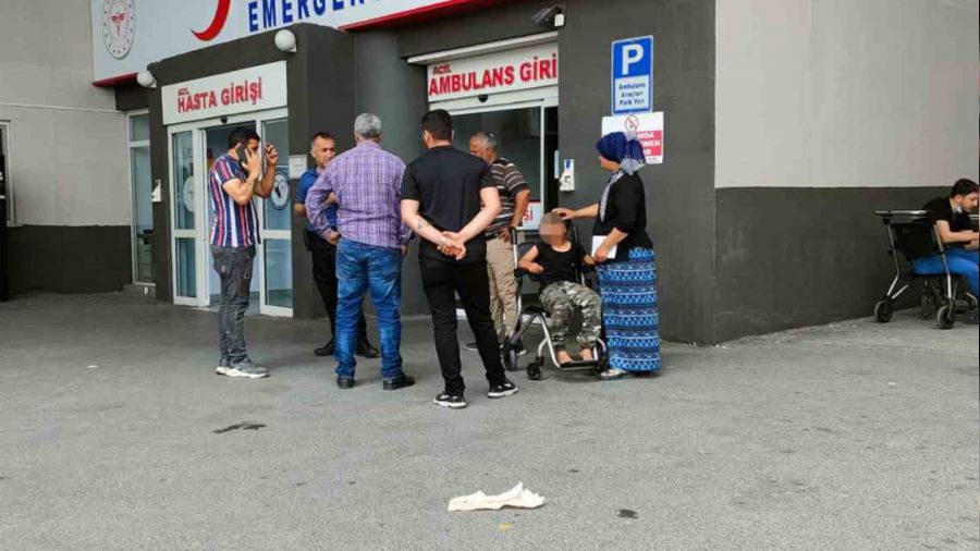 Seramik �alan �ocu�u d�verek bay�ltt�