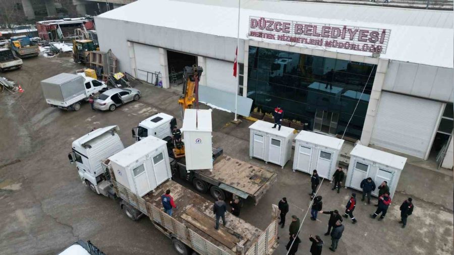 Seyyar tuvaletler deprem b�lgesi i�in yola ��kt�