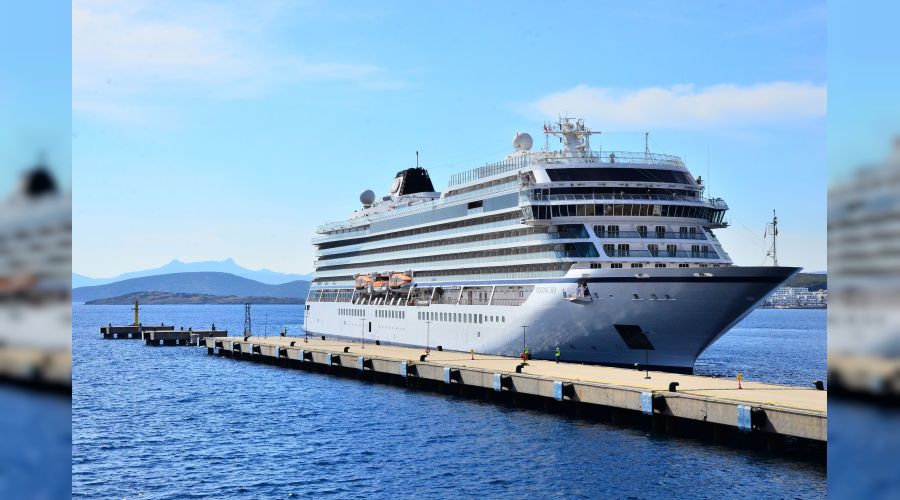 Sezonun ilk kruvaziyeri Bodrum'a geldi