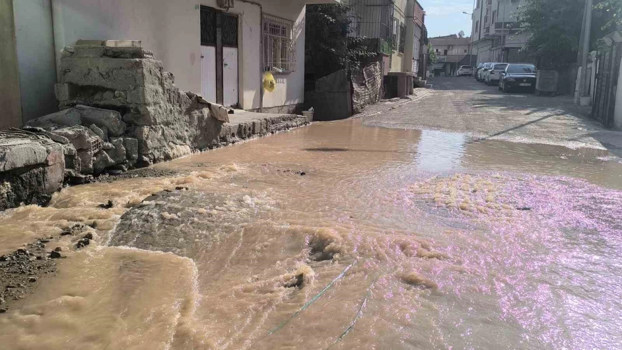 Siirt Kurtalan'da i�me suyu hatt� patlad�