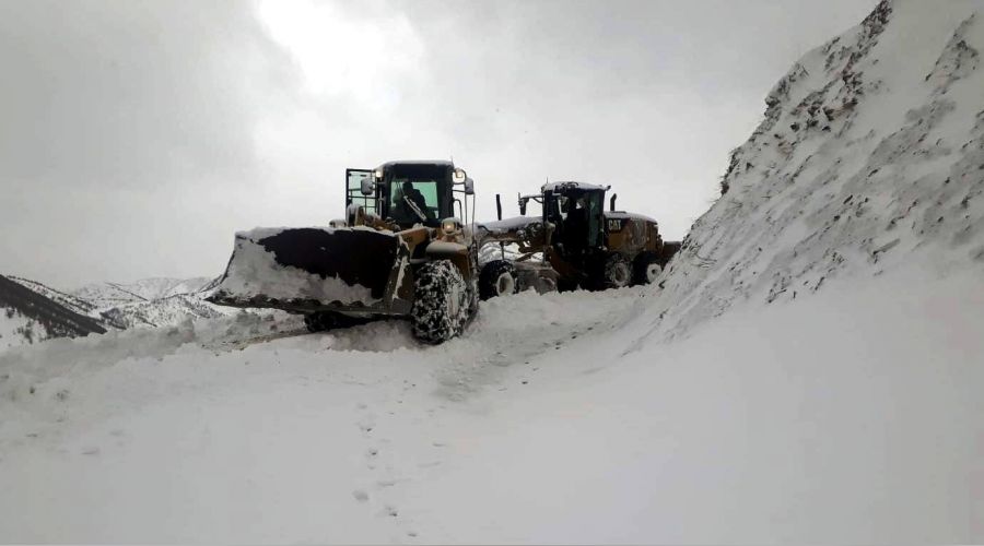 Siirt'te mahsur kalan 10 öğretmen kurtarıldı