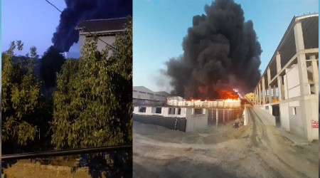 Silivri'de plastik fabrikasında yangın