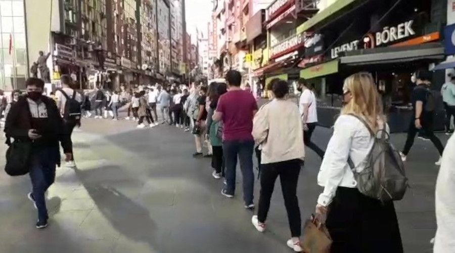 �irinevler'de metrelerce uzanan otob�s kuyru�u kamerada