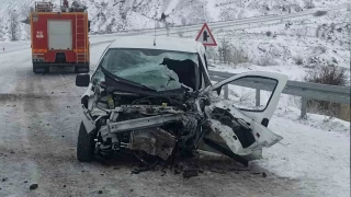 Sivas'ta minibüs ile otomobilin çarpıştı: 26 yaralı