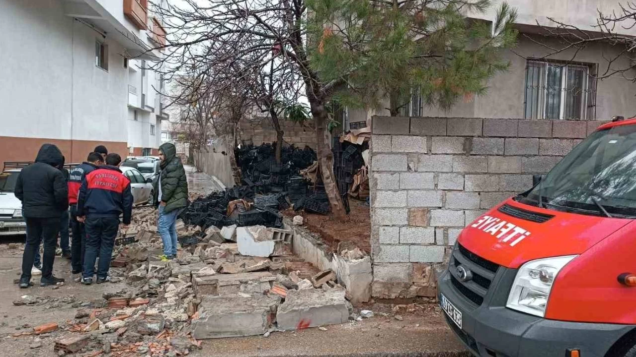 Siverek'te ��ken bah�e duvar�n�n alt�nda kalan 2 �ocuk yaraland�