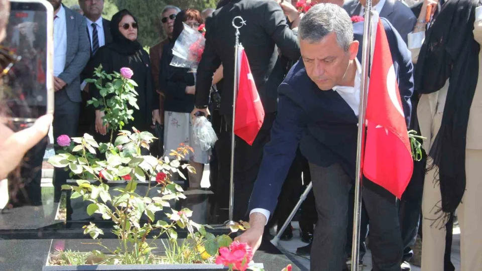 Soma maden �ehitleri mezarlar� ba��nda an�ld�
