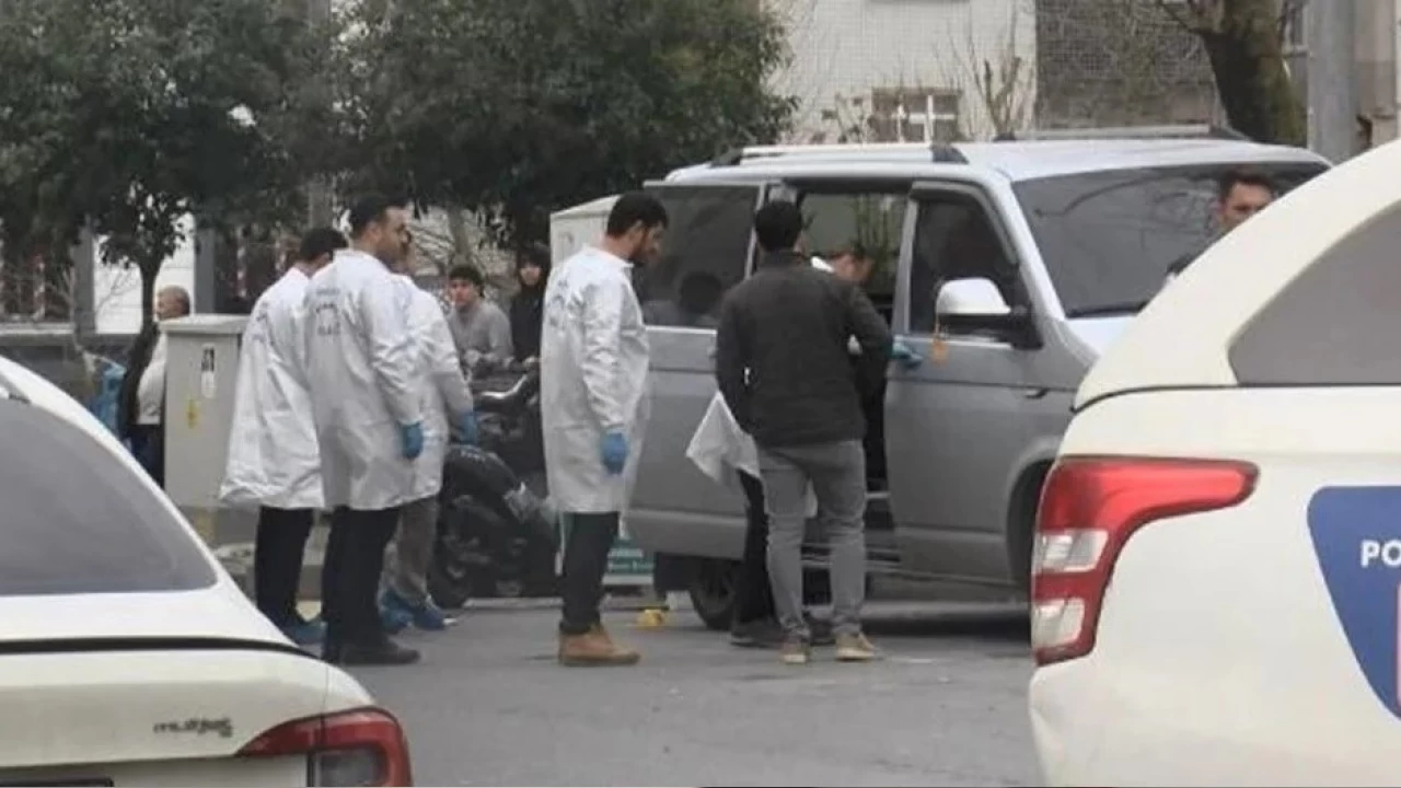 Sultangazi'de silahl� �at��ma: Olay yerinden ge�en �ocuk kur�unlar�n hedefi oldu