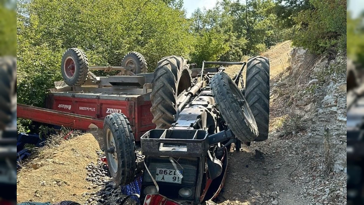 Tarla dönüşü traktör devrildi: 1'i ağır 6 yaralı